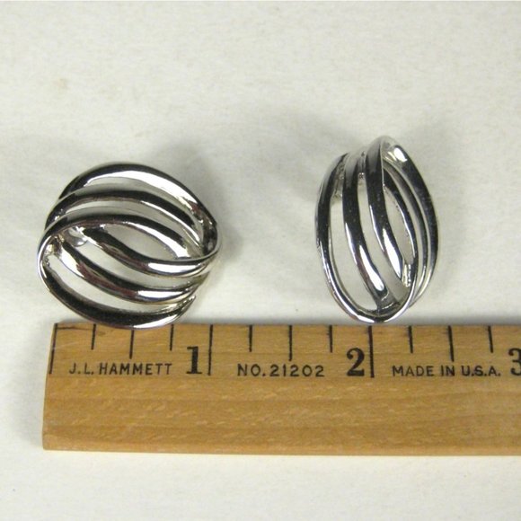 Oval Silver tone Stud Earrings Pierced Women Jewelry Interlocking Fashion 1 in - Picture 2 of 5